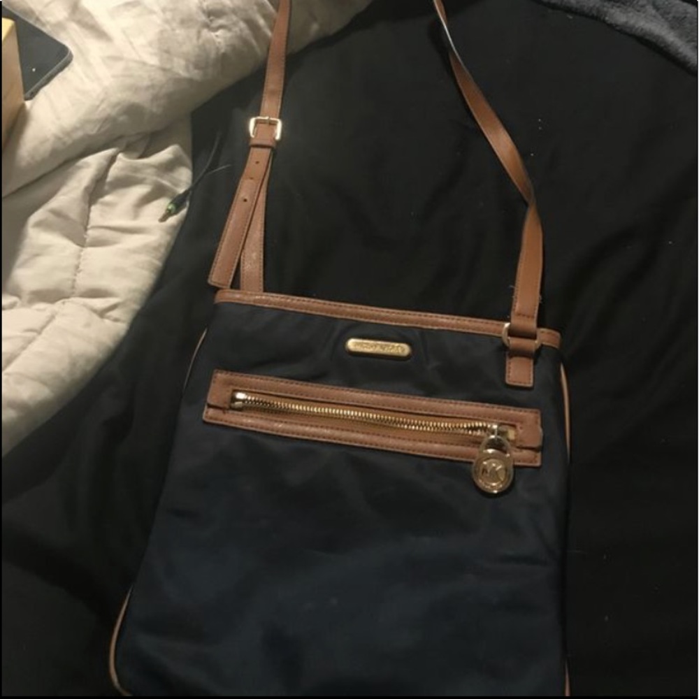 Michael kors crossbody purse